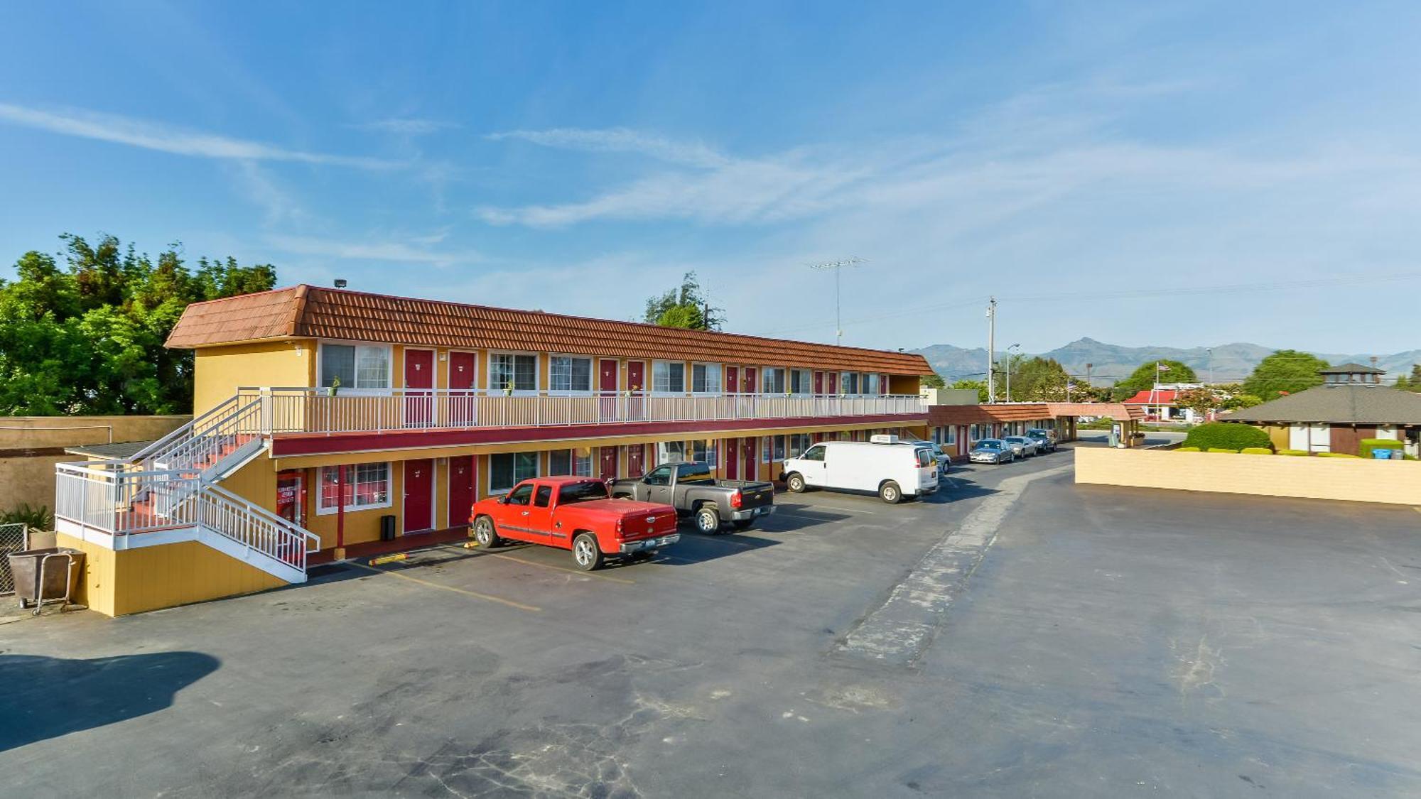 Hollister Inn Экстерьер фото
