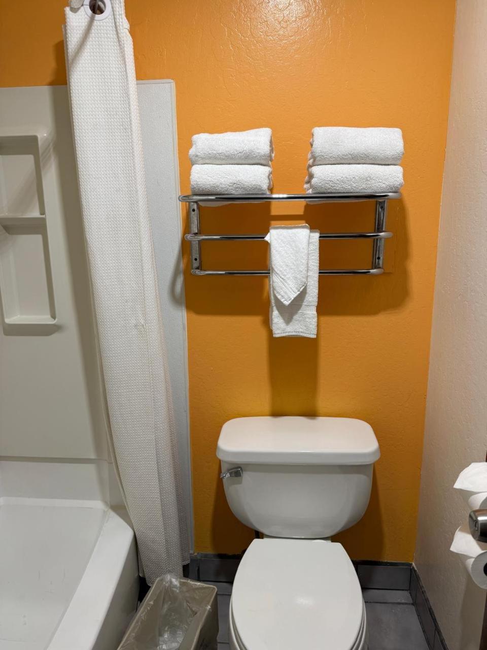 Hollister Inn Экстерьер фото